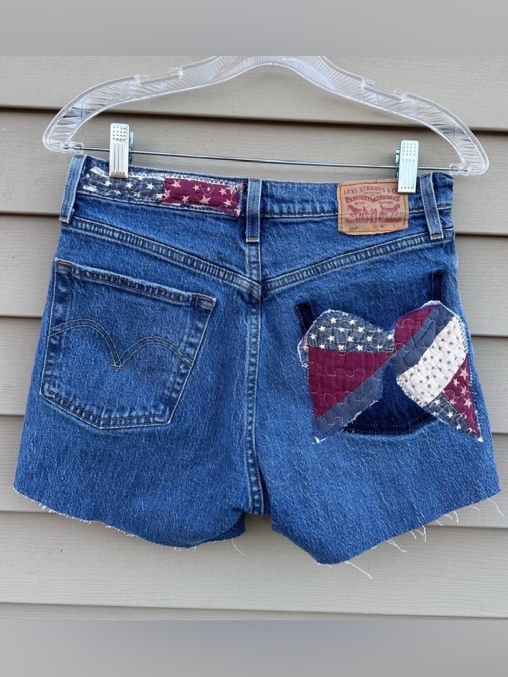 Levis 501 appliqué cut off shorts 28” patriotic Americans women’s - Picture 2 of 10